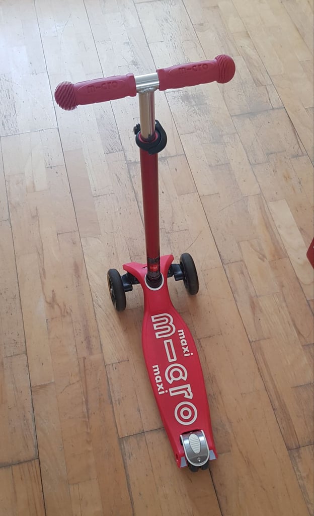 Red Micro LED Maxi Deluxe Scooter Great Condition