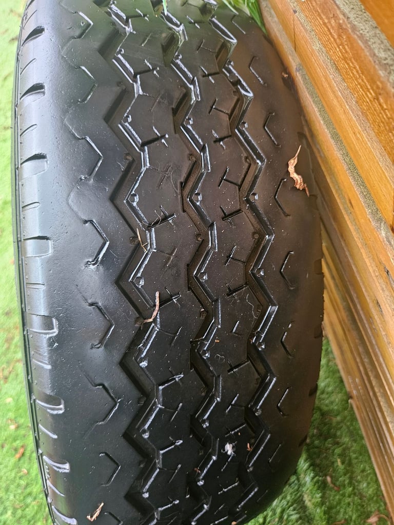 Vw transporter t5 t5.1 t6 etc tyers like new come with bolts