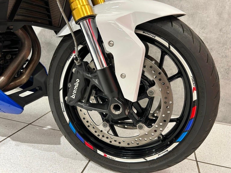 72/2022 BMW F900R Sport - 7106 miles - TRI-COLOUR!