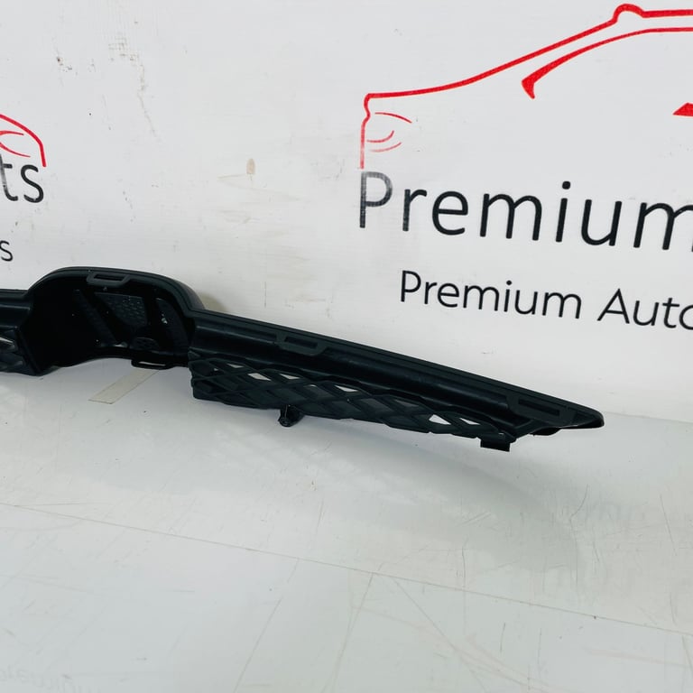 Honda Jazz Front Grill Genuine Mk1 With Emblem 2001 - 2007 [za79]