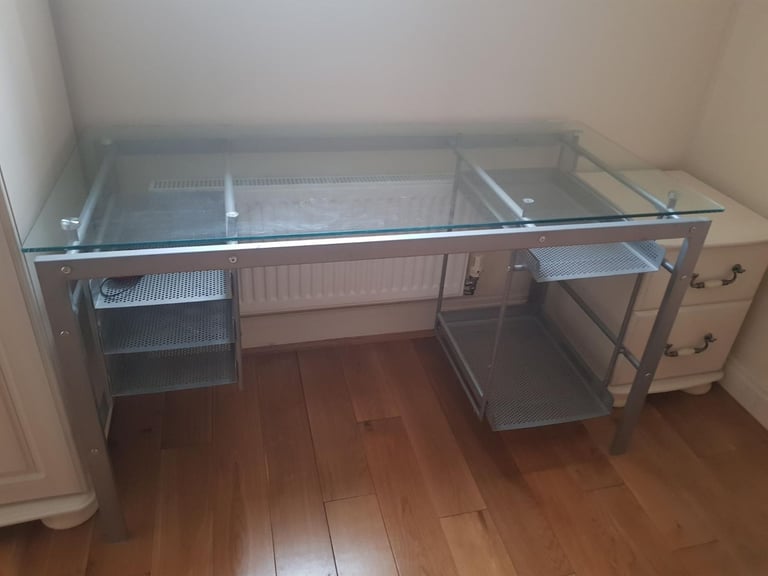 Desk made of glass in very good condition