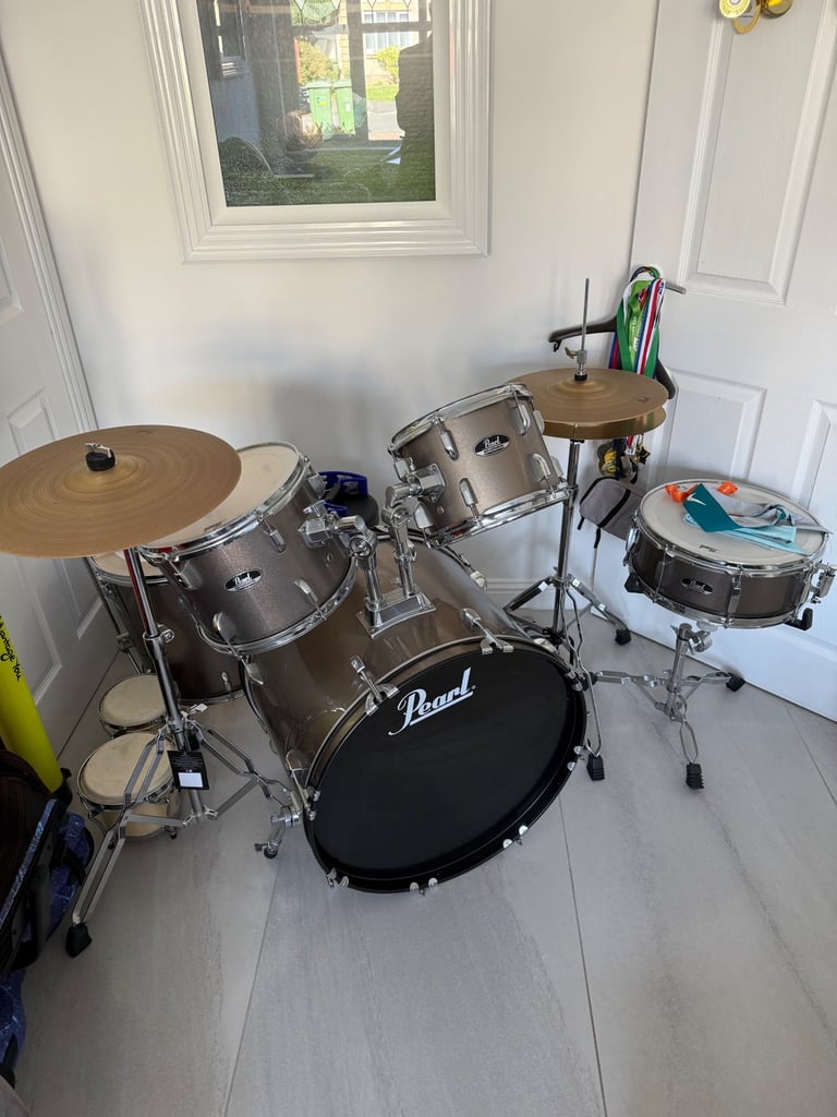 Pearl Junior Drum Kit.  