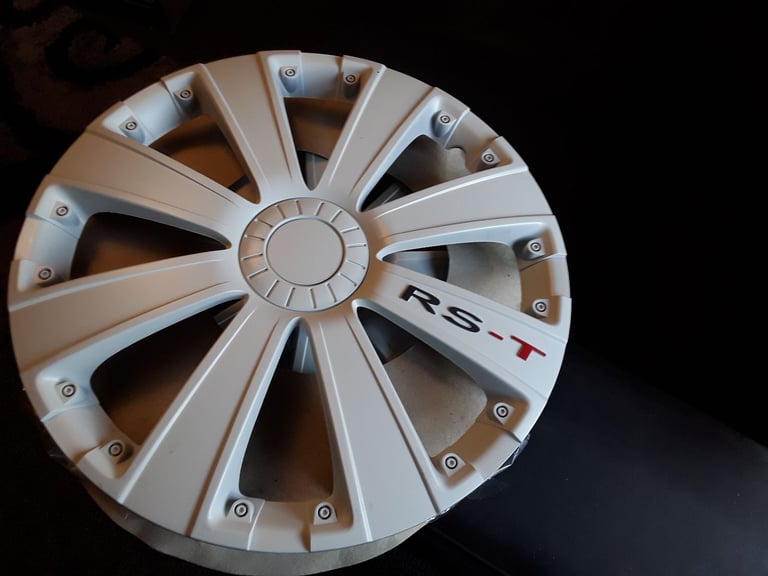 Vehicle wheel trims set of 4 trims size is 15 inch rs,t brand new set 