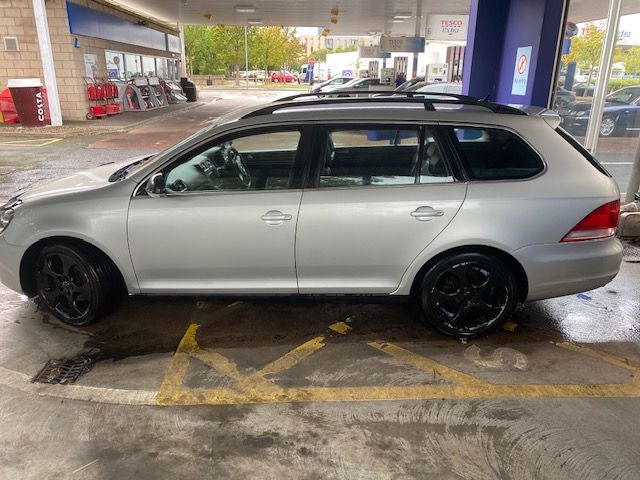 MOT March 2026, Apple car-play, £20 tax, Volkswagen, GOLF, Estate, 2010, Manual, 1598 (cc), 5 doors