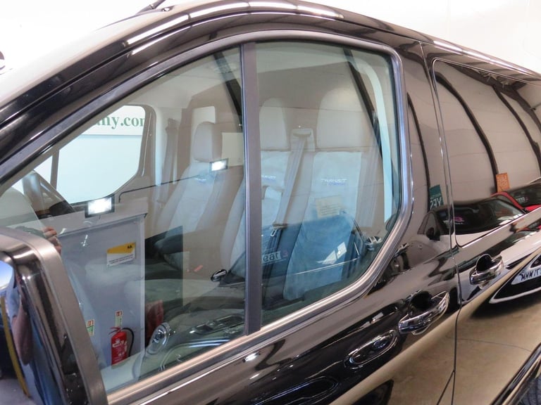 FORD TRANSIT CUSTOM 300 Limited Camper Van - Day Van - Motohome Black Manual Die