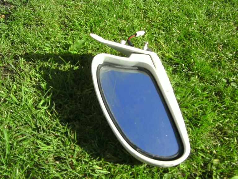 ONE,USED,GOOD COND,RARE TOYOTA MR2 WHITE ELECTRIC MIRROR,C/W WIRE/PLUG,TINTED GLASS ETC