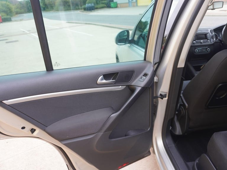 2014 Volkswagen Tiguan 2.0 TDI BlueMotion Tech Match DSG 4WD Euro 5 (s/s) 5dr SUV Diesel Automatic