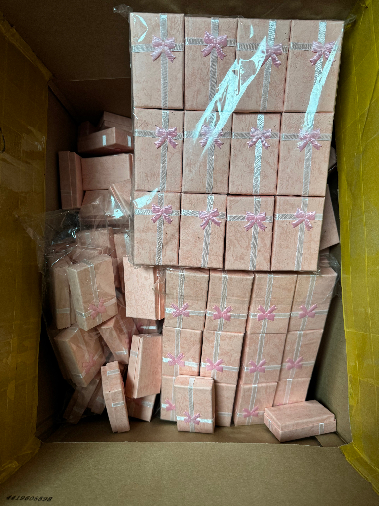 588 pcs Brand new all size  jewellery watch gift boxes xmas