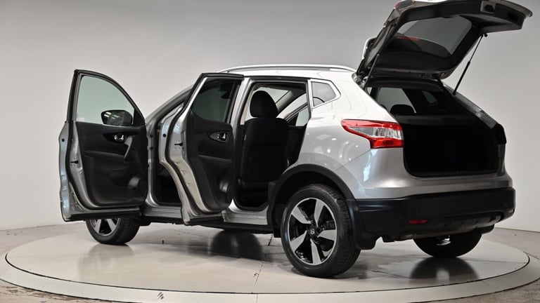 2015 Nissan Qashqai 1.6 dCi n-tec+ XTRON 2WD Euro 6 (s/s) 5dr HATCHBACK Diesel Automatic