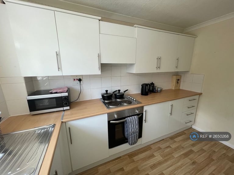 1 bedroom flat in Bradford Court, Leamington Spa, CV31 (1 bed) (#2650268)