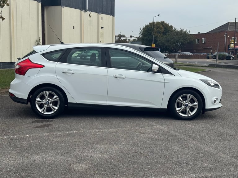 2012 (62) Ford, FOCUS, Zetec Hatchback, Manual, 998 (cc), Petrol 5 doors Low Mileage 