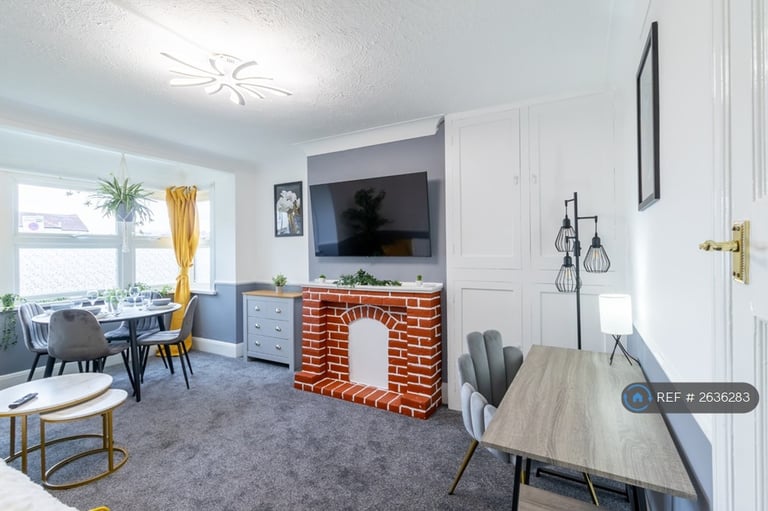 2 bedroom house in West Court, Southsea, PO4 (2 bed) (#2636283)