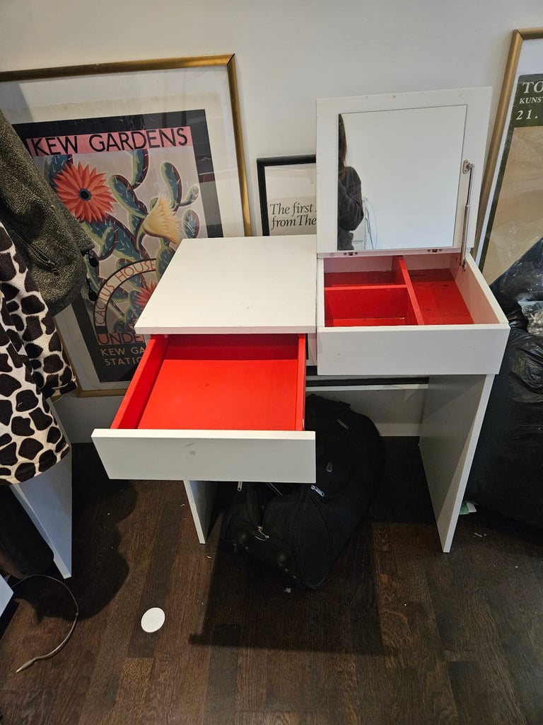 image for FREE IKEA brimnes dressing table