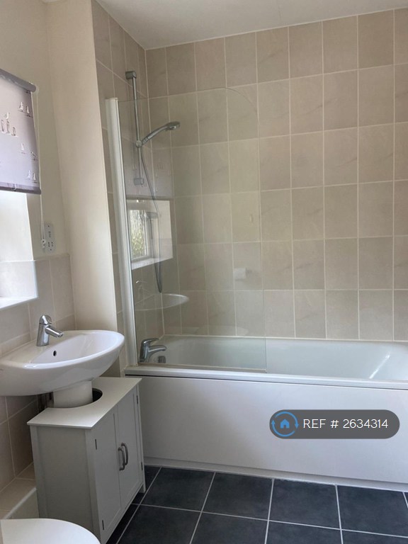 2 bedroom flat in Duncannon Place, Greenhithe, DA9 (2 bed) (#2634314)