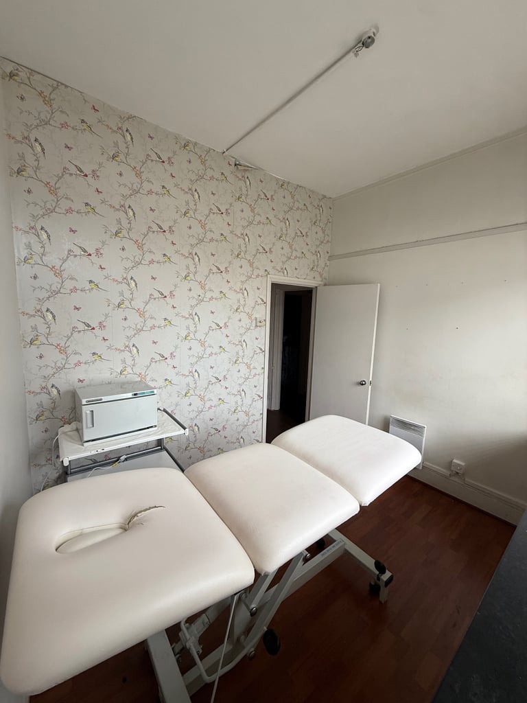 Large Beauty Room To Rent in Fulham / Private Room To rent / Beauty Room
