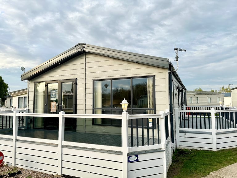 STUNNING PRE LOVED LODGE FOR SALE ON NEW BEACH, DYMCHURCH, KENT