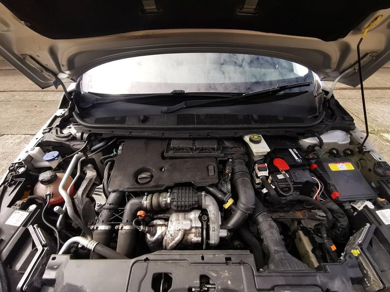 PEUGEOT 308 1.6 e-HDi Feline 2014