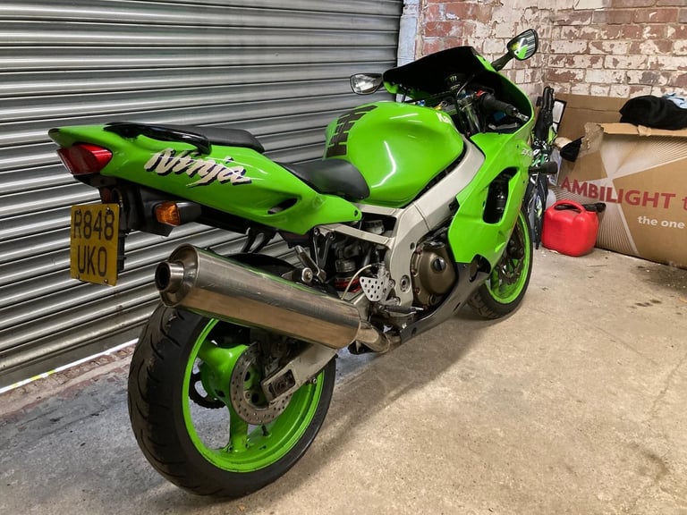 1998 Kawasaki ZX9R C1 NINJA (CLASSIC MOTORCYCLE) A VERY HONEST ORIGINAL BIKE !!