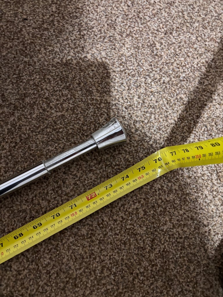 Extendable curtain pole 