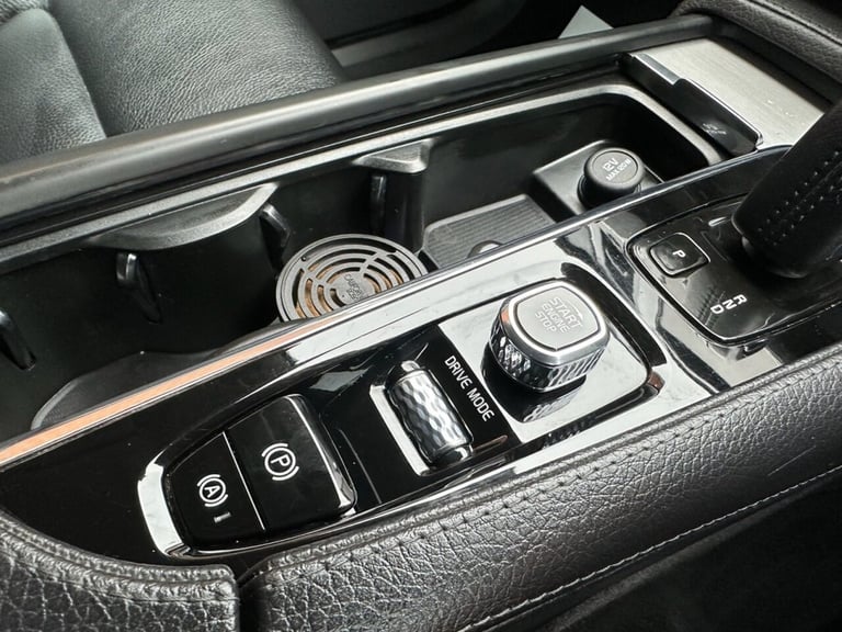 2020 Volvo XC90 2.0 B5 MHEV Momentum SUV 5dr Petrol Hybrid Auto 4WD Euro 6 (s/s) (250 ps) Automatic