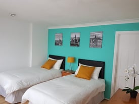 Short-term Airbnb spare room - with 2 single beds for 2 