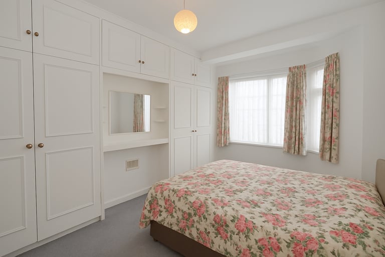 Shared room available in South Harrow market