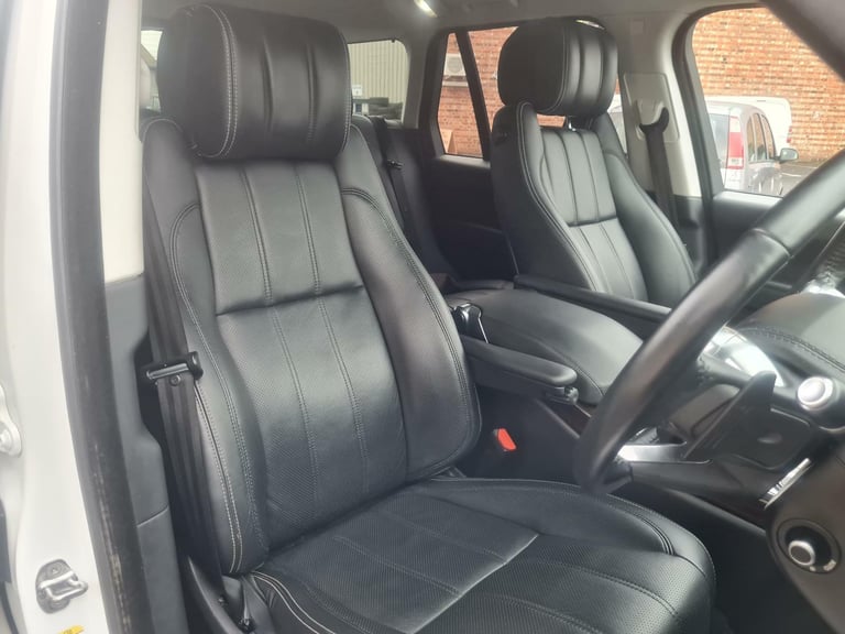 Land Rover Range Rover vogue SE AUTO 3.0 TDV6 Black pack FSH WITH LAND ROVER 