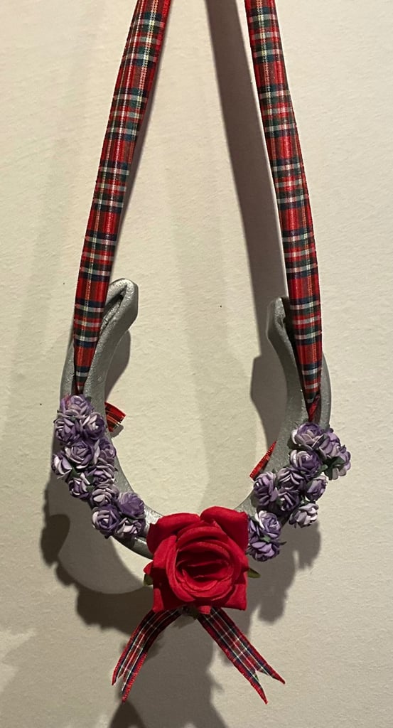 GENUINE ROYAL STUART Scottish horse shoe decor. Great for weddings, gifts 🎁 etc thanks