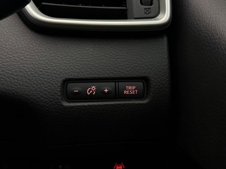 2016 Nissan Qashqai 1.2 DiG-T N-Connecta 5dr HATCHBACK PETROL Manual