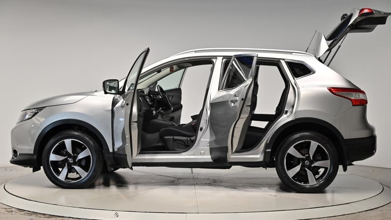 2015 Nissan Qashqai 1.6 dCi n-tec+ XTRON 2WD Euro 6 (s/s) 5dr HATCHBACK Diesel Automatic