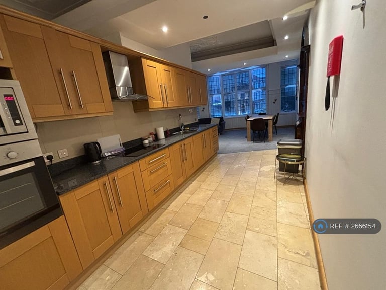 3 bedroom flat in College Green, Bristol, BS1 (3 bed) (#2666154)