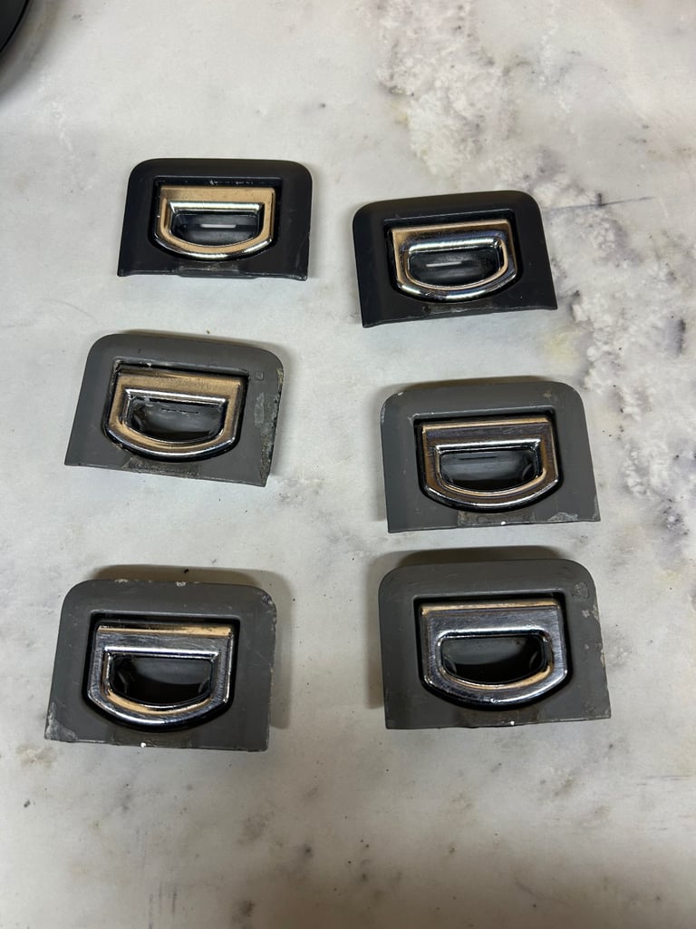 Vw caravelle tie down