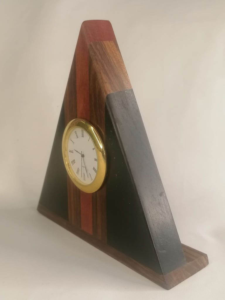 Vintage Desk Wooden Piramid Clock 6-inch height.. (need put battery).. As seen.