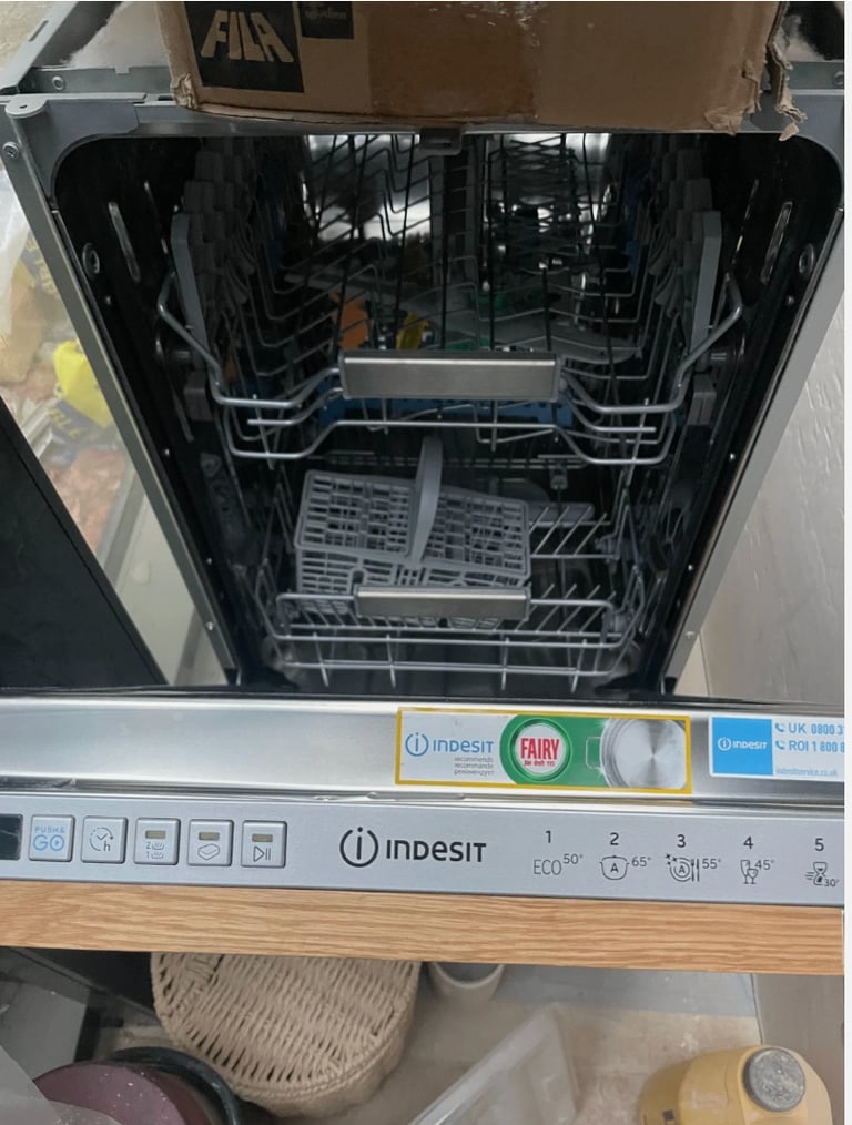 image for Slimline Dishwasher Indesit