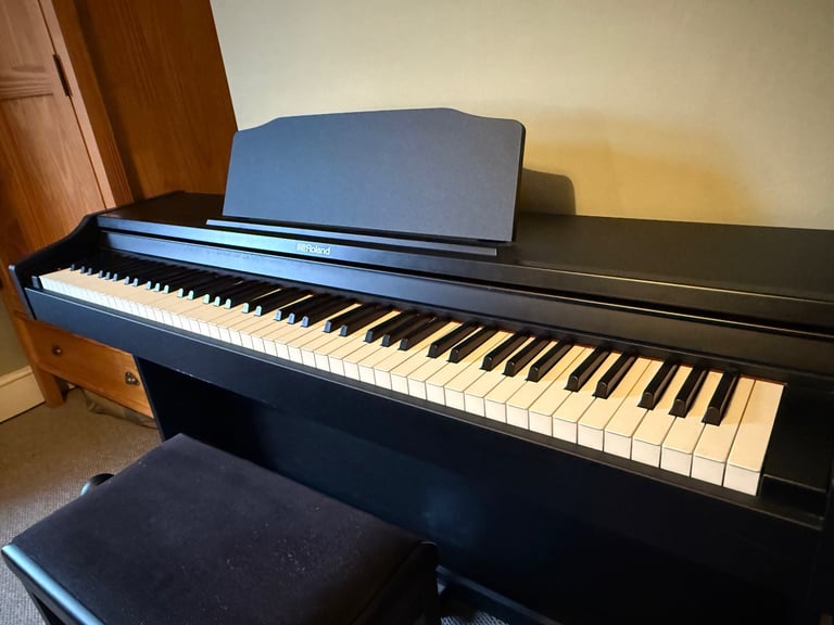Roland RP102 Digital Piano in excellent condition