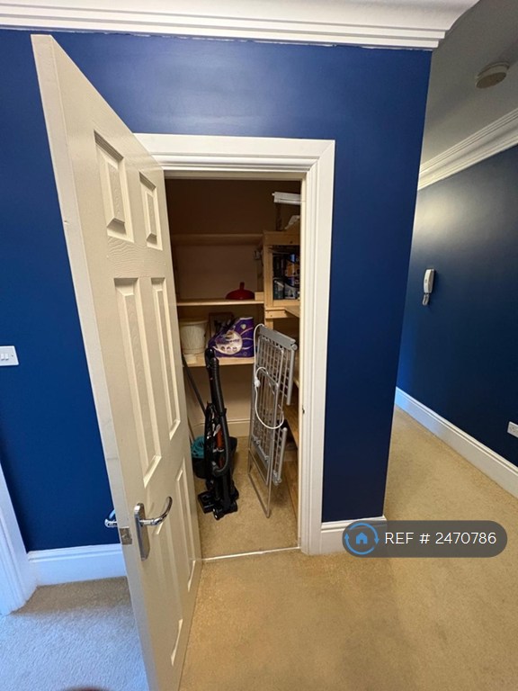 3 bedroom flat in Clickers Drive, Northampton, NN5 (3 bed) (#2470786)