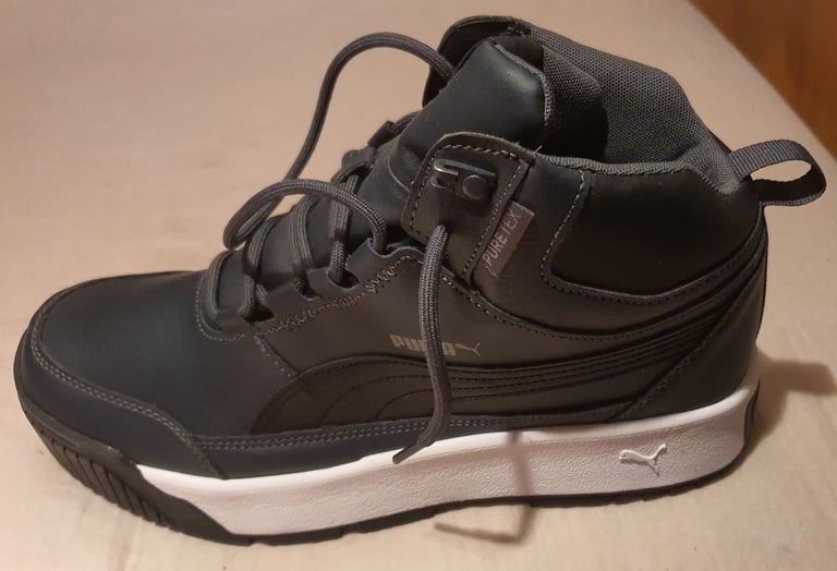 Puma Men's Boots Size 9 Mint Condition (Rarely Available) Navy Upper/Black Sole/White Mid Sole