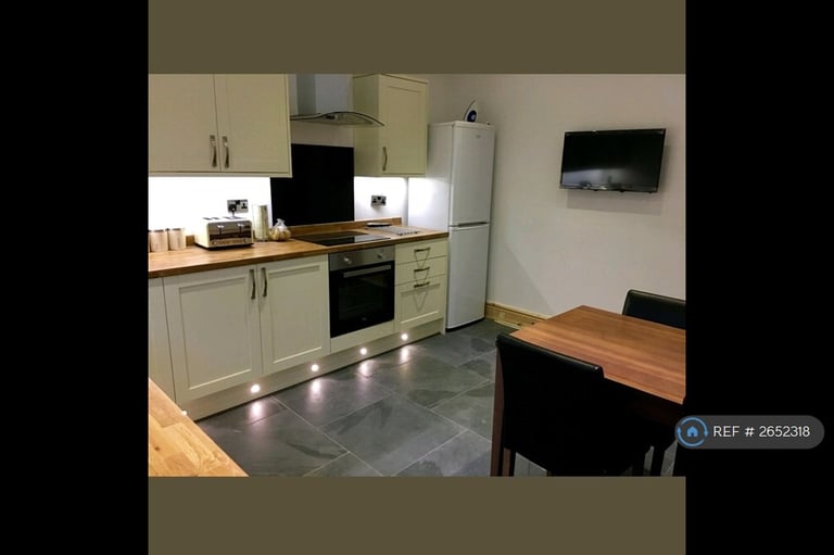4 bedroom house in Strawberry Avenue, Garforth, LS25 (4 bed) (#2652318)