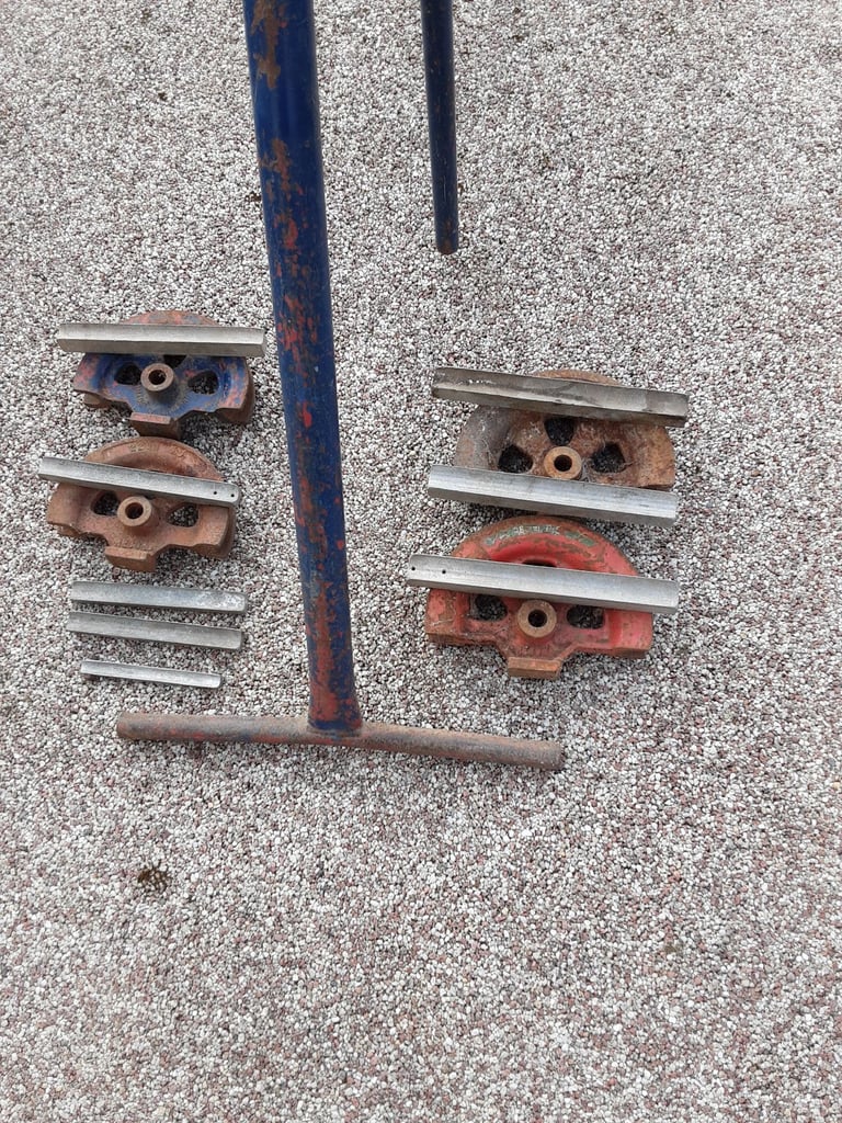 Plumbers pipe bending machine