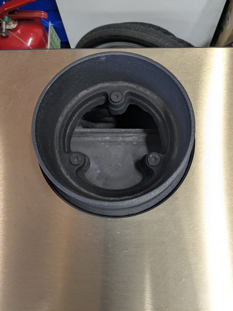 Saltfire Stoves, Peanut 5, Tall. 5.0kw wood stove, excellent condition!