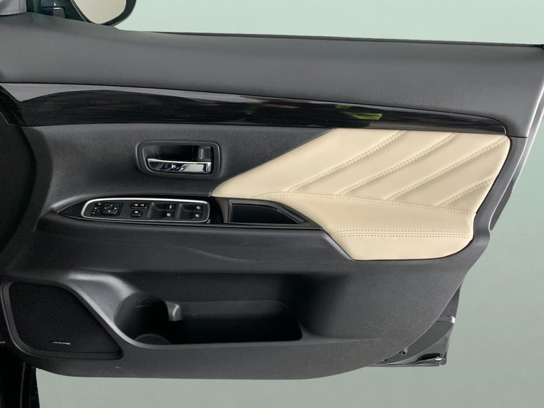 2018 Mitsubishi Outlander 2.0h 12kWh 5hs SUV 5dr Petrol Plug-in Hybrid CVT 4WD Euro 6 (s/s) (200 ...