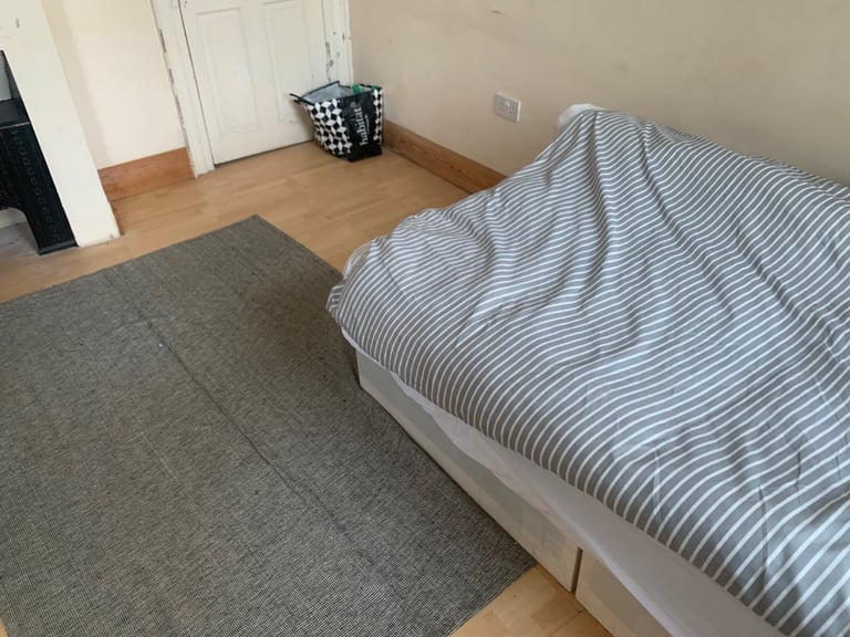 One bedroom flat to rent in central Halifax 