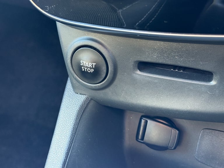 2019 Renault Clio 0.9 TCe Iconic Hatchback 5dr Petrol Manual Euro 6 (s/s) (75 ps) Hatchback Petro...