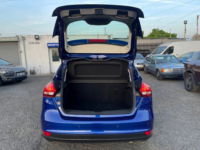 2015 Ford Focus TITANIUM 5-Door Petrol