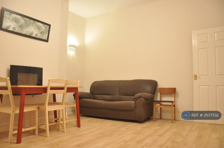 2 bedroom flat in Glenthorn Road, Newcastle Upon Tyne, NE2 (2 bed) (#2537532)