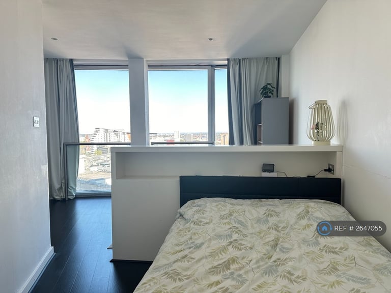 Studio flat in The Rotunda, Birmingham, B2 (#2647055)