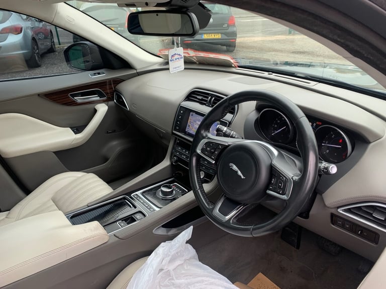 2017 Jaguar F-Pace 2.0d Portfolio 5dr Auto AWD ESTATE Diesel Automatic