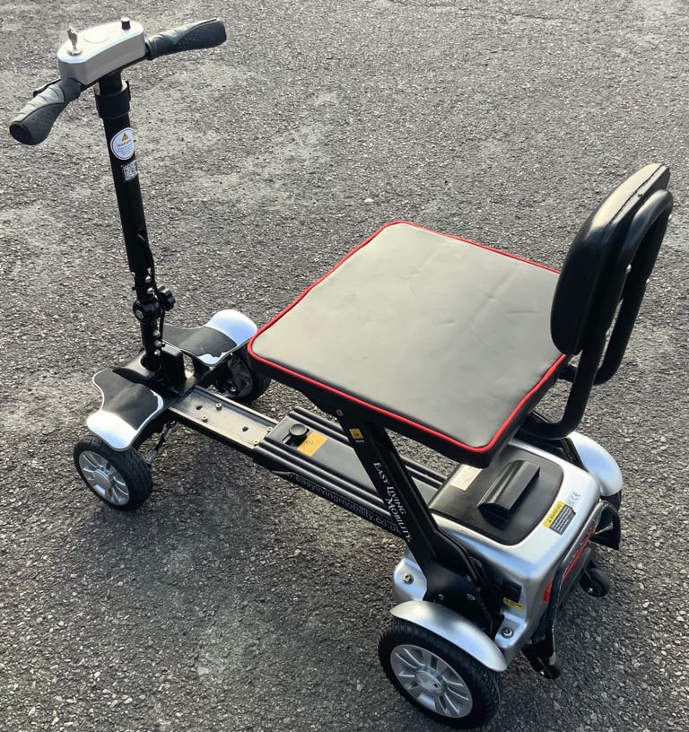 MOBILITY SCOOTER  FOLDING TYPE ONLY 17KG . £250  BARGAIN 