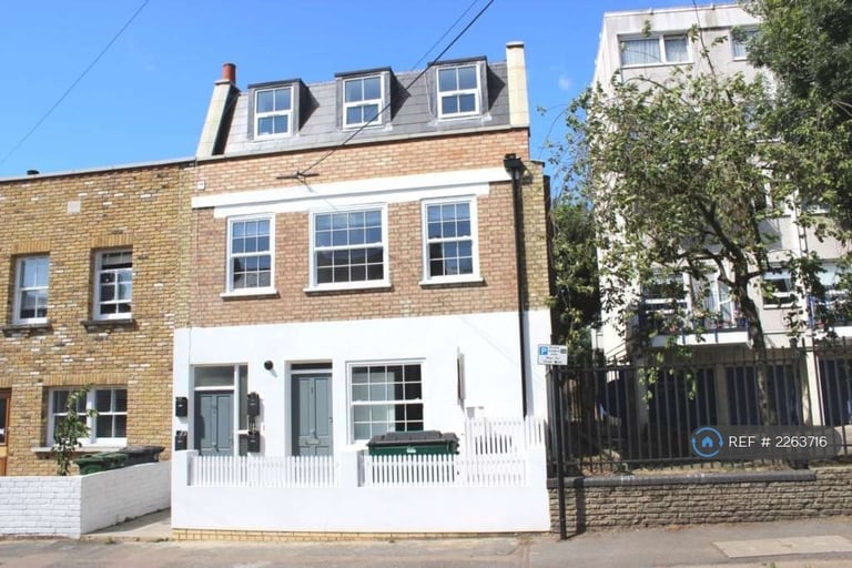 2 bedroom flat in Eden Road, London, E17 (2 bed) (#2263716)