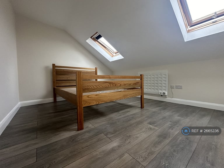 1 bedroom flat in High Street, Barnet, EN5 (1 bed) (#2665236)